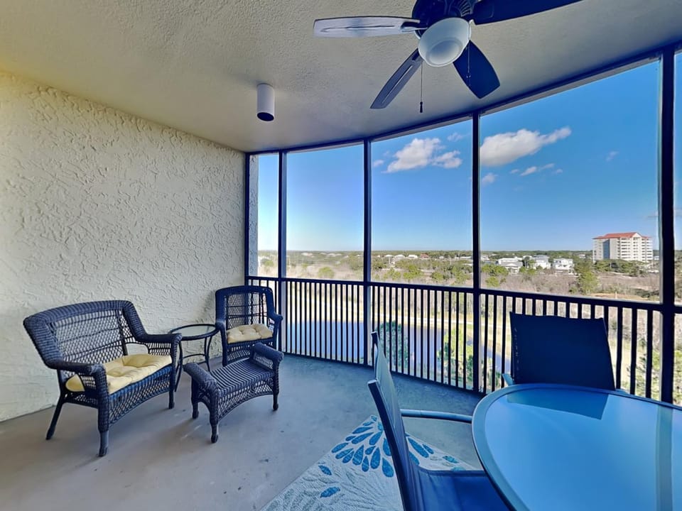 View (from property/room), Balcony/Terrace, Seating area, furniture