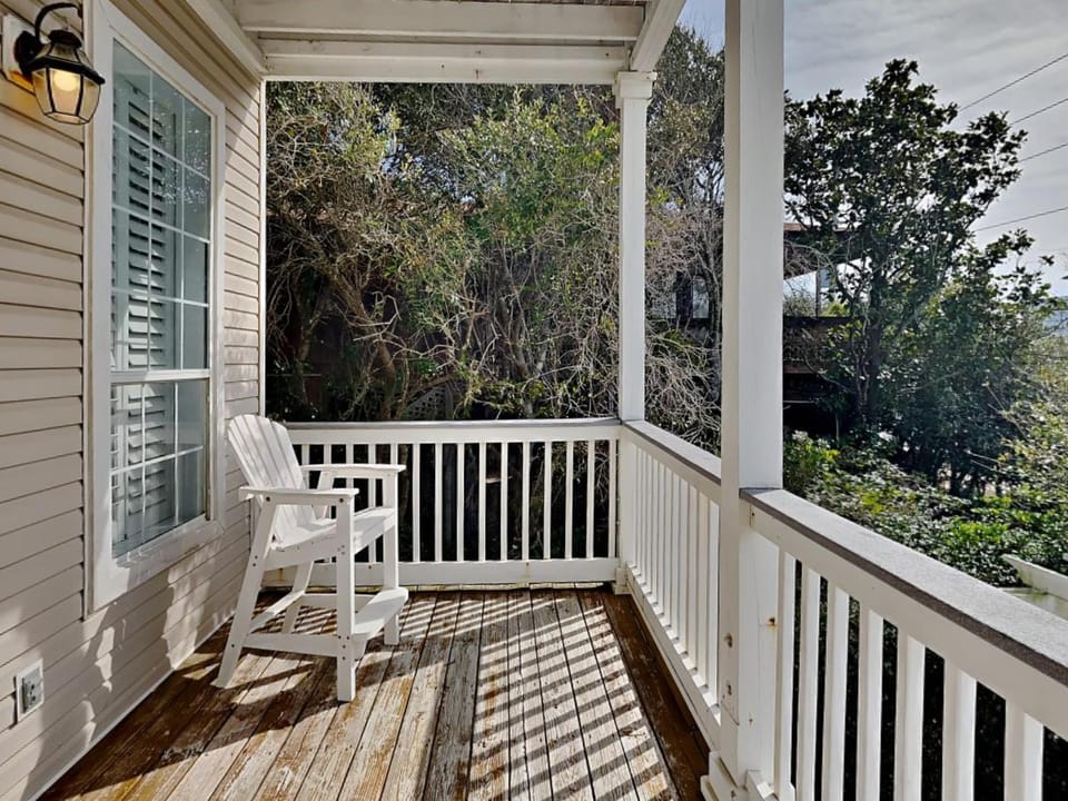 Balcony/Terrace, Seating area, Quiet street view