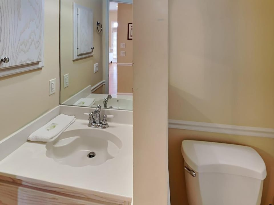 Toilet, Bathroom, towels