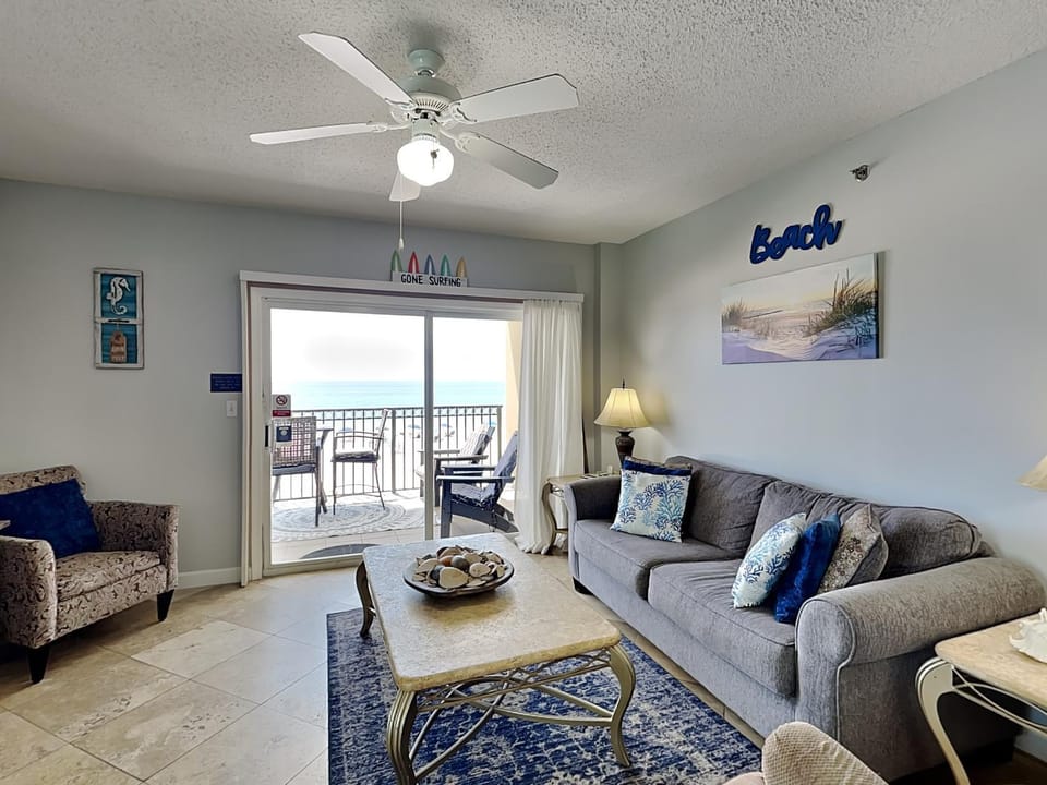 Balcony/Terrace, Living room, Seating area, Sea view, furniture
