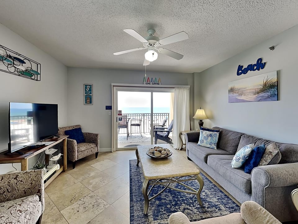 TV and multimedia, View (from property/room), Balcony/Terrace, Living room, Seating area, Sea view, furniture