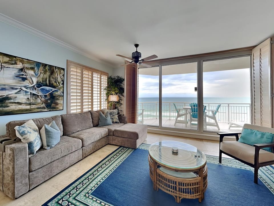 Balcony/Terrace, Living room, Seating area, Sea view, furniture