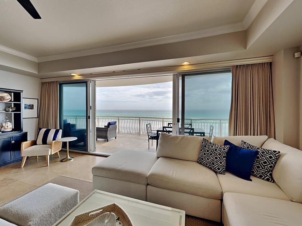 Balcony/Terrace, Living room, Seating area, Sea view, furniture