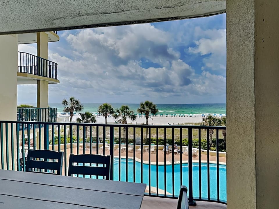 Balcony/Terrace, Beach, Pool view, Sea view, Swimming pool