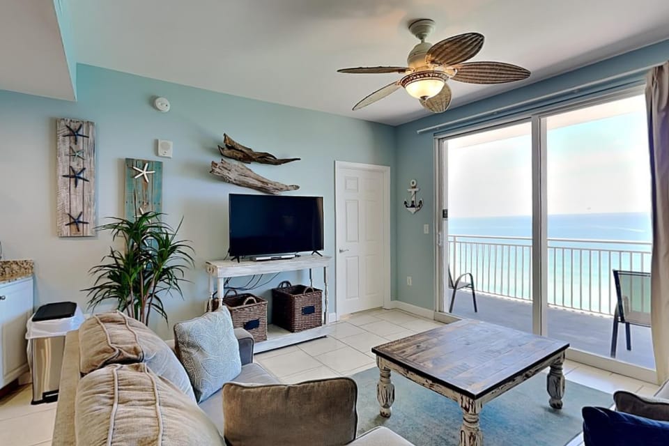 TV and multimedia, View (from property/room), Balcony/Terrace, Living room, Seating area, Sea view, furniture