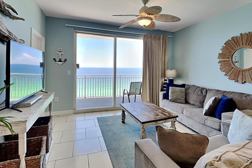 TV and multimedia, Balcony/Terrace, Living room, Seating area, Sea view, furniture