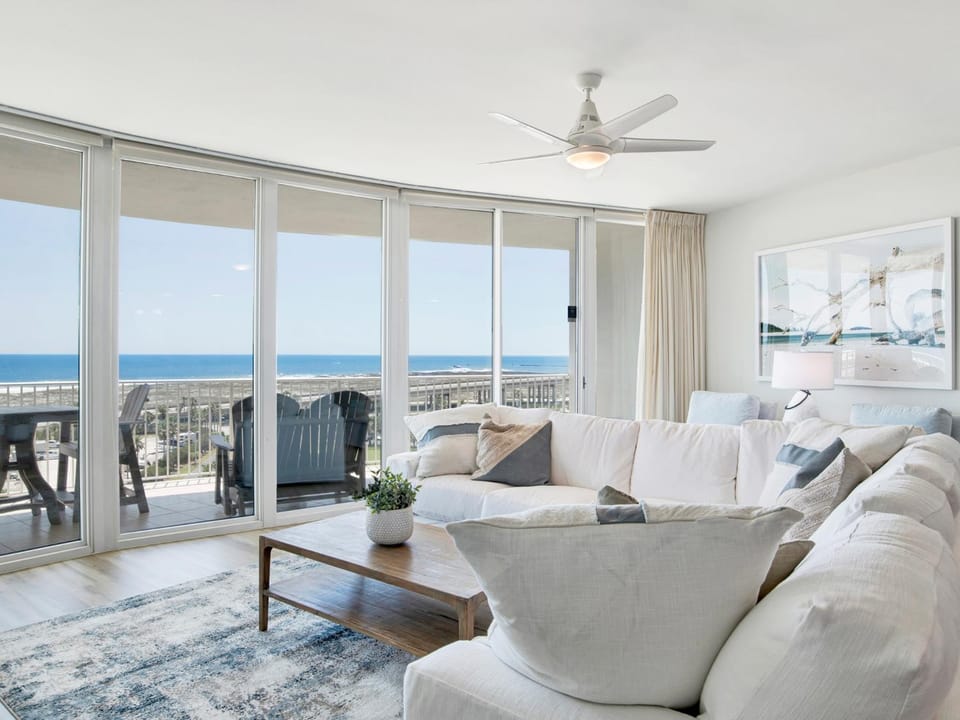 Balcony/Terrace, Living room, Seating area, Sea view, furniture