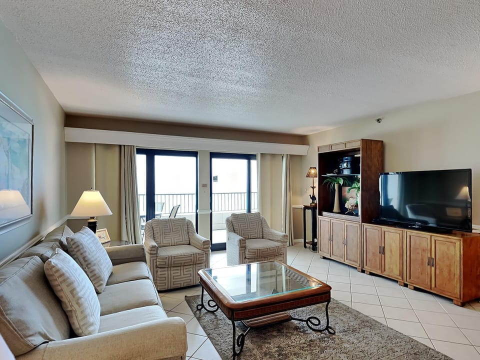 TV and multimedia, Balcony/Terrace, Living room, Seating area, furniture, wardrobe