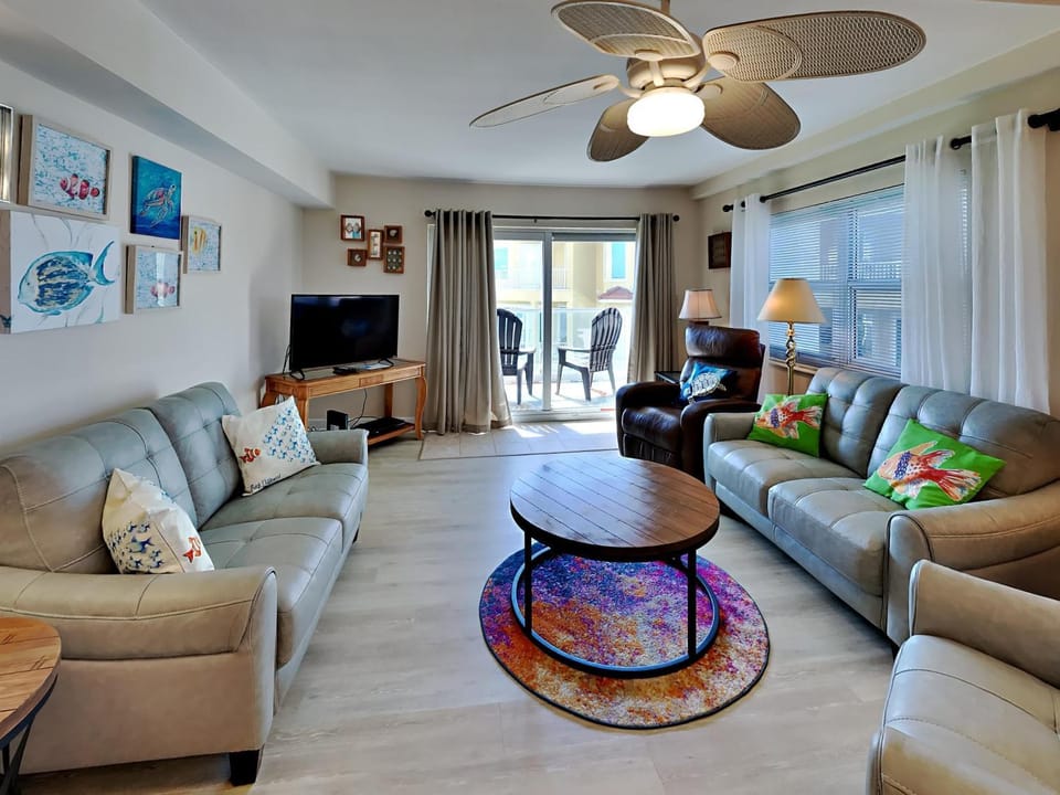 TV and multimedia, Balcony/Terrace, Living room, Seating area, furniture