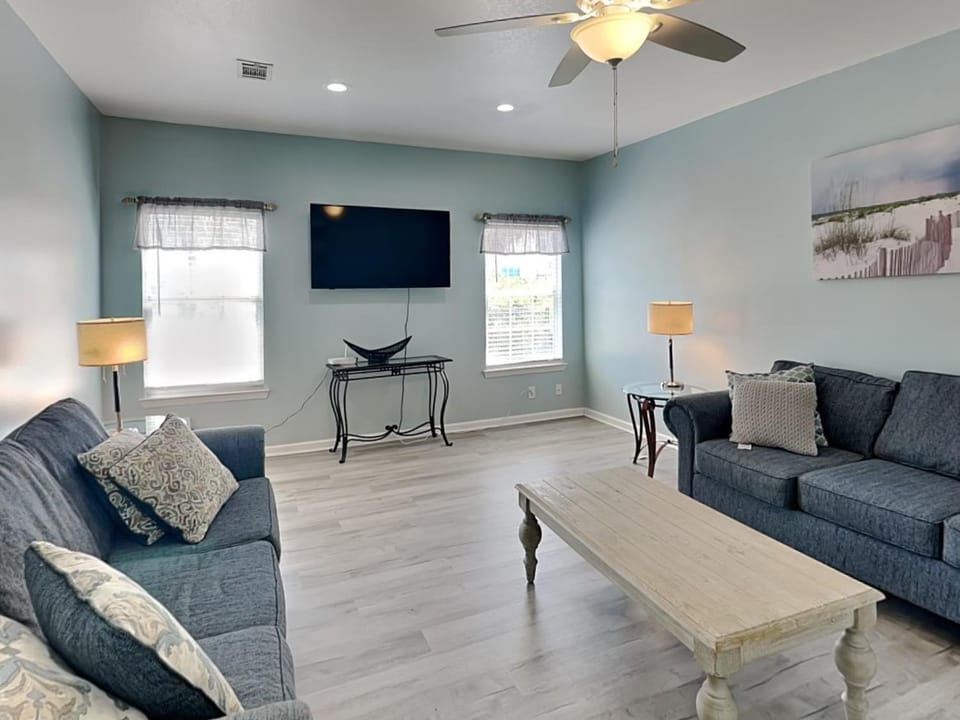 TV and multimedia, Living room, Seating area, furniture