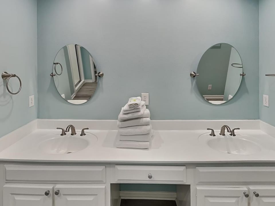 Bathroom, towels