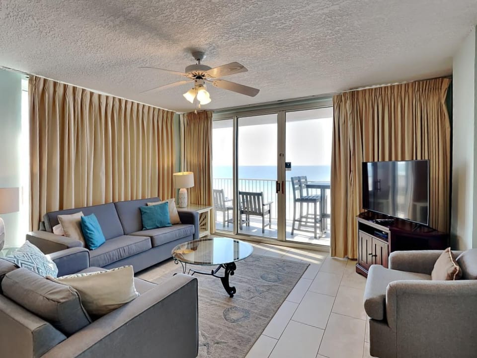 TV and multimedia, Balcony/Terrace, Living room, Seating area, Sea view, furniture