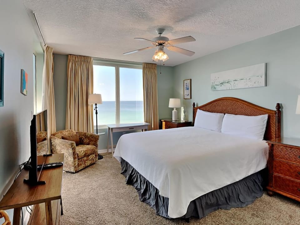 Bed, View (from property/room), Seating area, Bedroom, Sea view, furniture