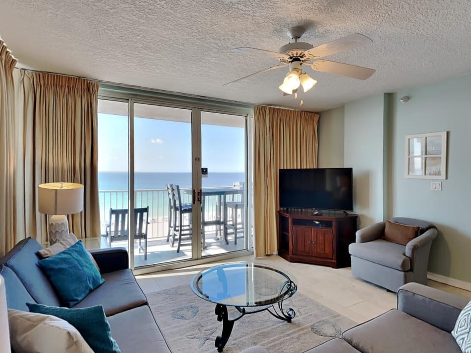 TV and multimedia, Balcony/Terrace, Living room, Seating area, Sea view, furniture