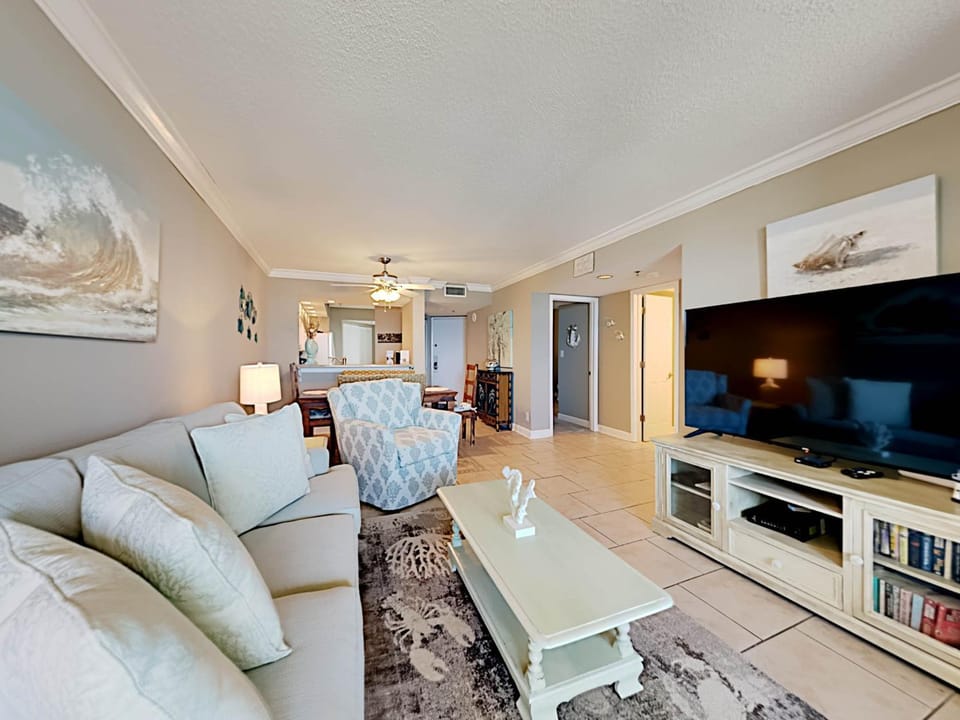 TV and multimedia, Living room, Seating area, Dining area, air conditioner