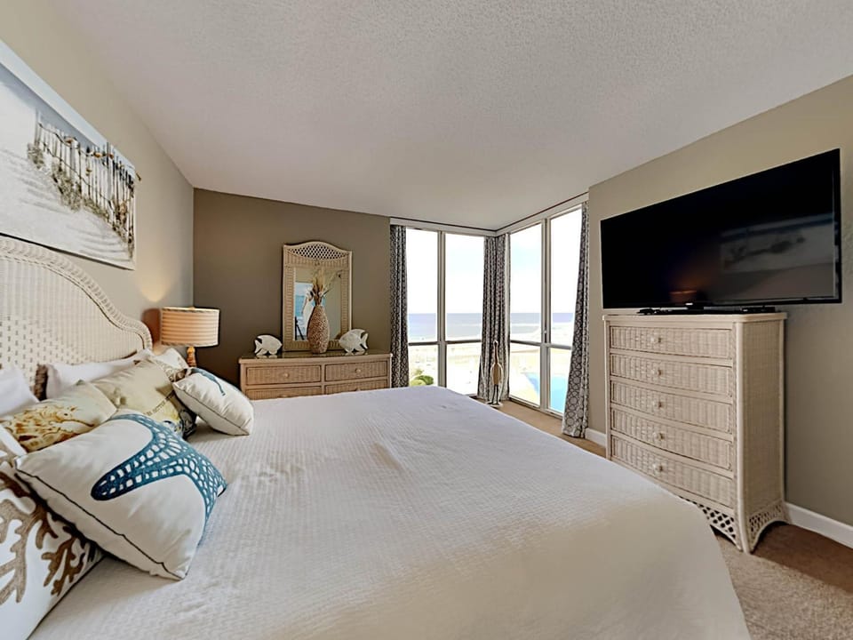 Bed, TV and multimedia, View (from property/room), Bedroom, Sea view, furniture