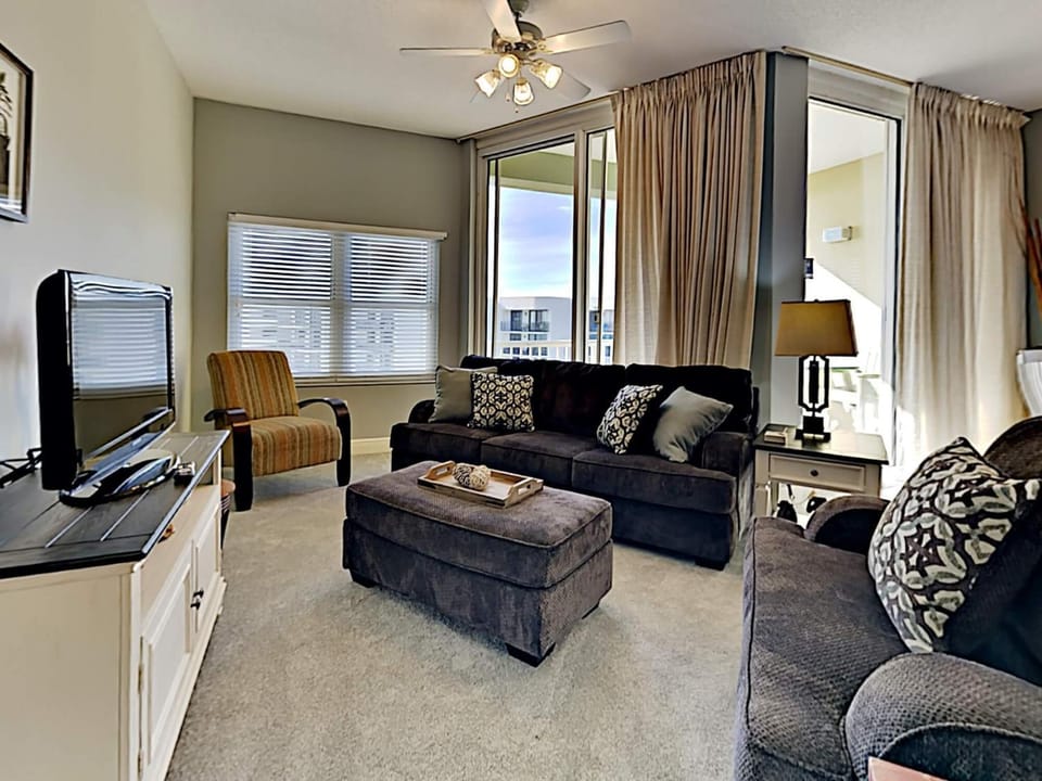 TV and multimedia, Balcony/Terrace, Living room, Seating area, furniture