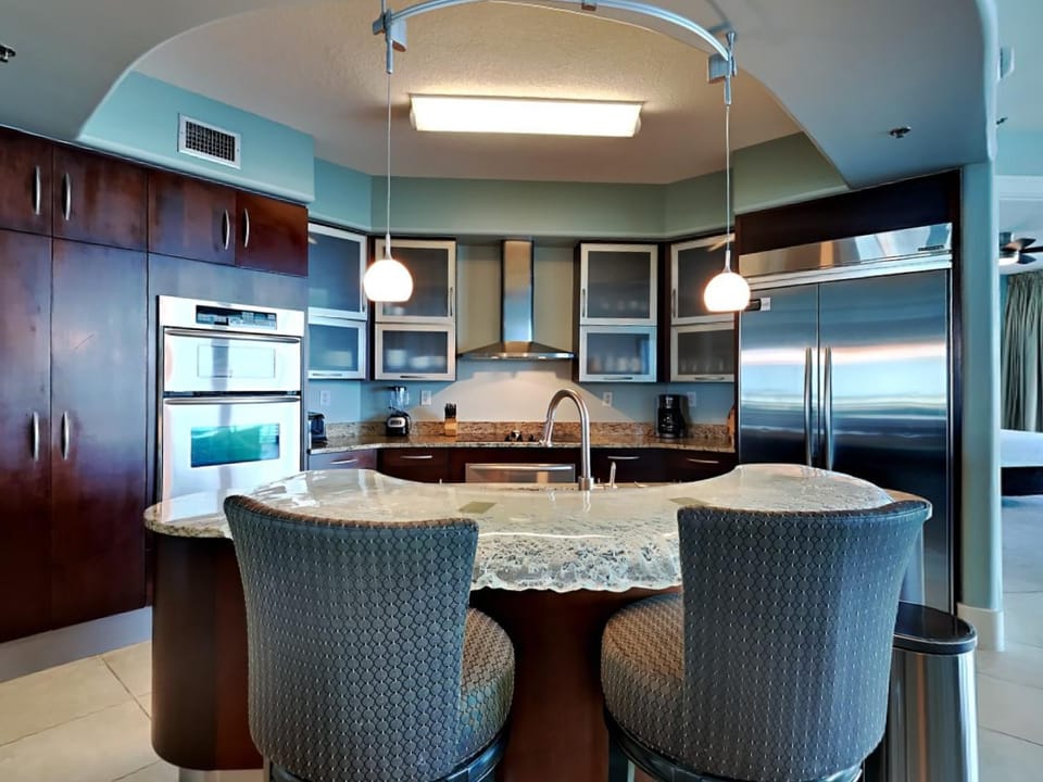 Kitchen or kitchenette, Seating area, oven, stove, air conditioner