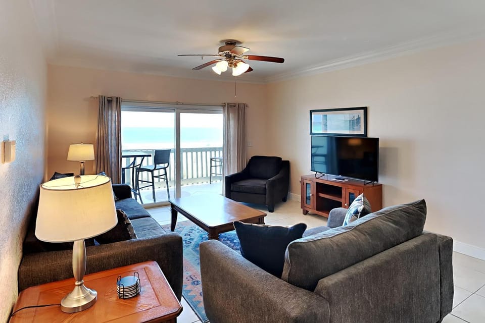 TV and multimedia, Balcony/Terrace, Living room, Seating area, Sea view, furniture