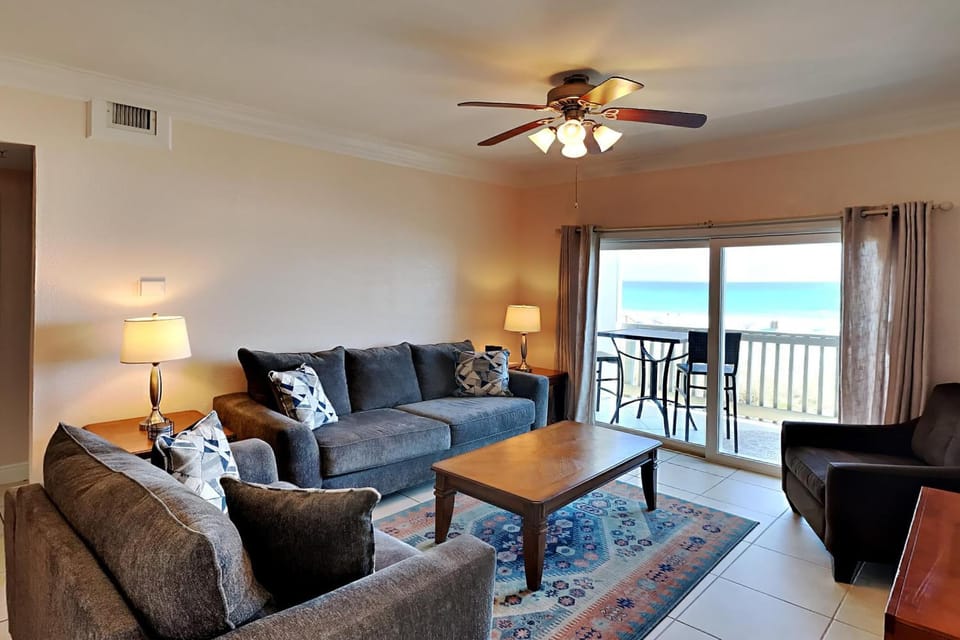 Balcony/Terrace, Living room, Seating area, Sea view, furniture