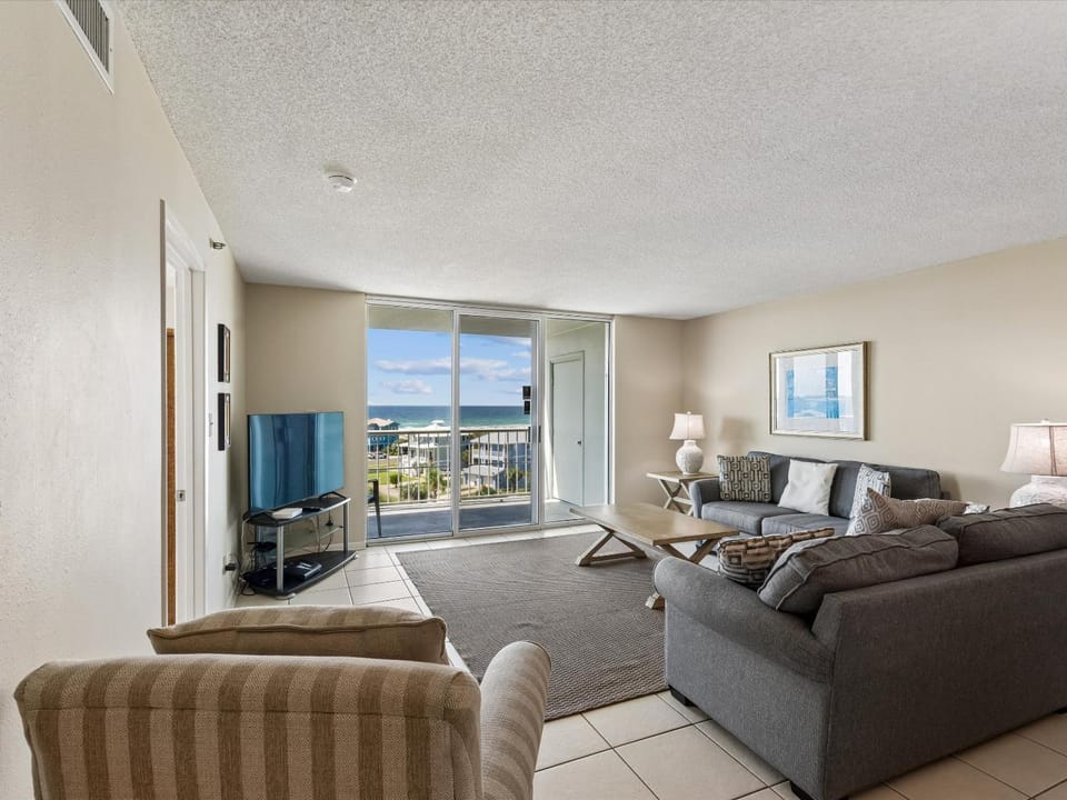 TV and multimedia, Balcony/Terrace, Living room, Seating area, Sea view, furniture
