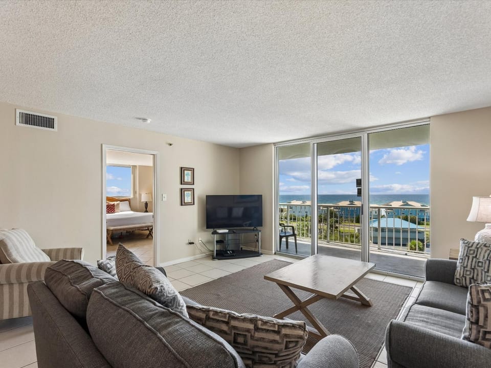 TV and multimedia, Balcony/Terrace, Living room, Seating area, Bedroom, Sea view, furniture, air conditioner
