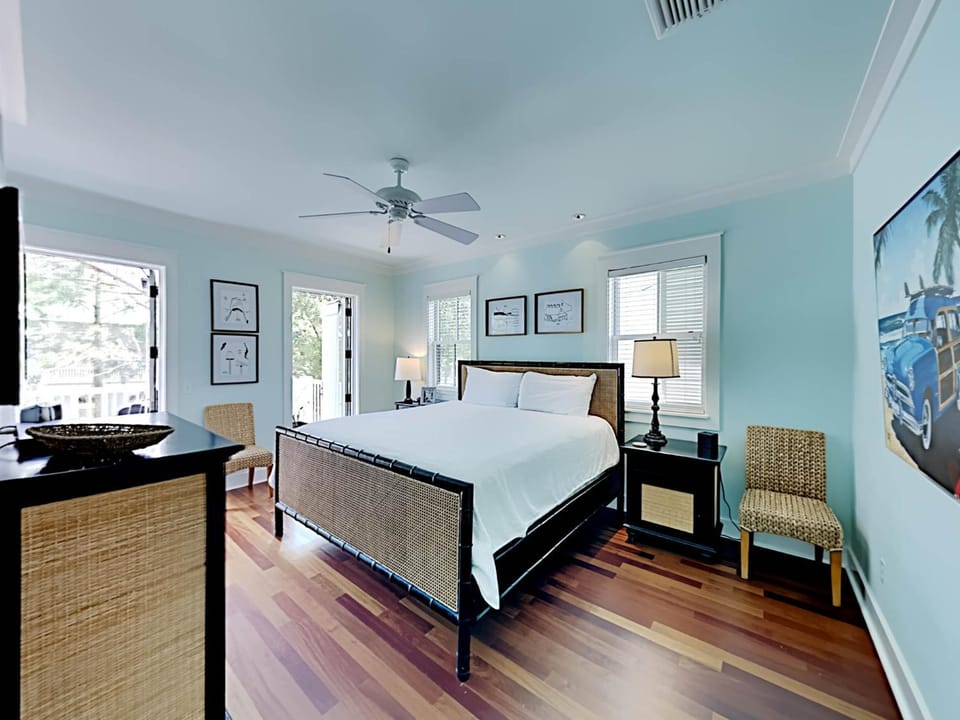 Bed, Seating area, Bedroom, furniture