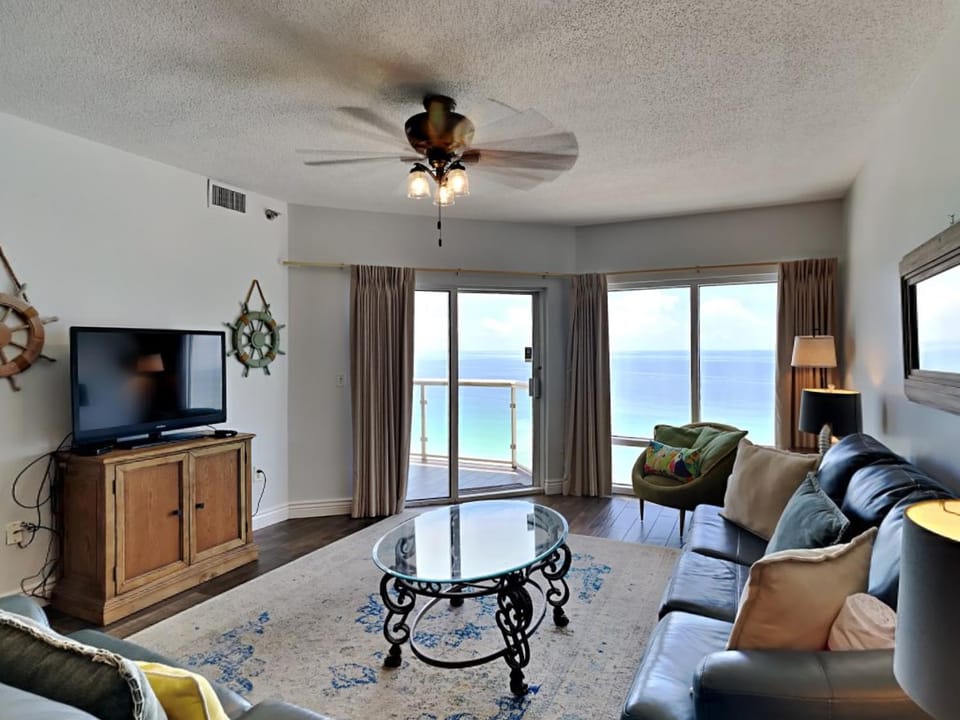 TV and multimedia, Balcony/Terrace, Living room, Seating area, Sea view, furniture