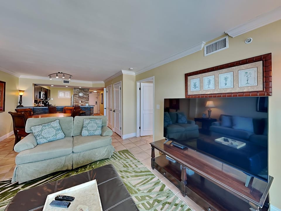 TV and multimedia, Living room, Seating area, furniture, air conditioner