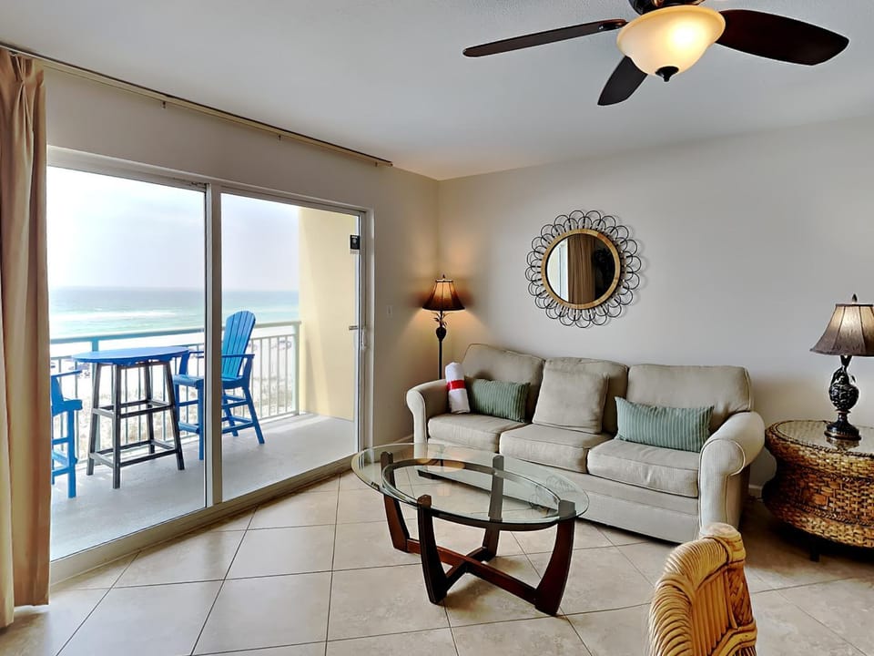 Balcony/Terrace, Living room, Seating area, Sea view, furniture