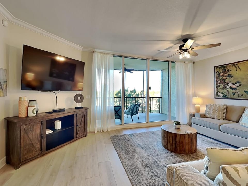TV and multimedia, Balcony/Terrace, Living room, Seating area, furniture