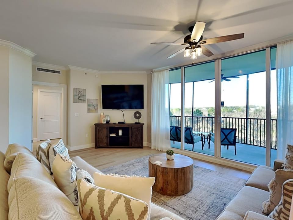 TV and multimedia, Balcony/Terrace, Living room, Seating area, Garden view, furniture, air conditioner