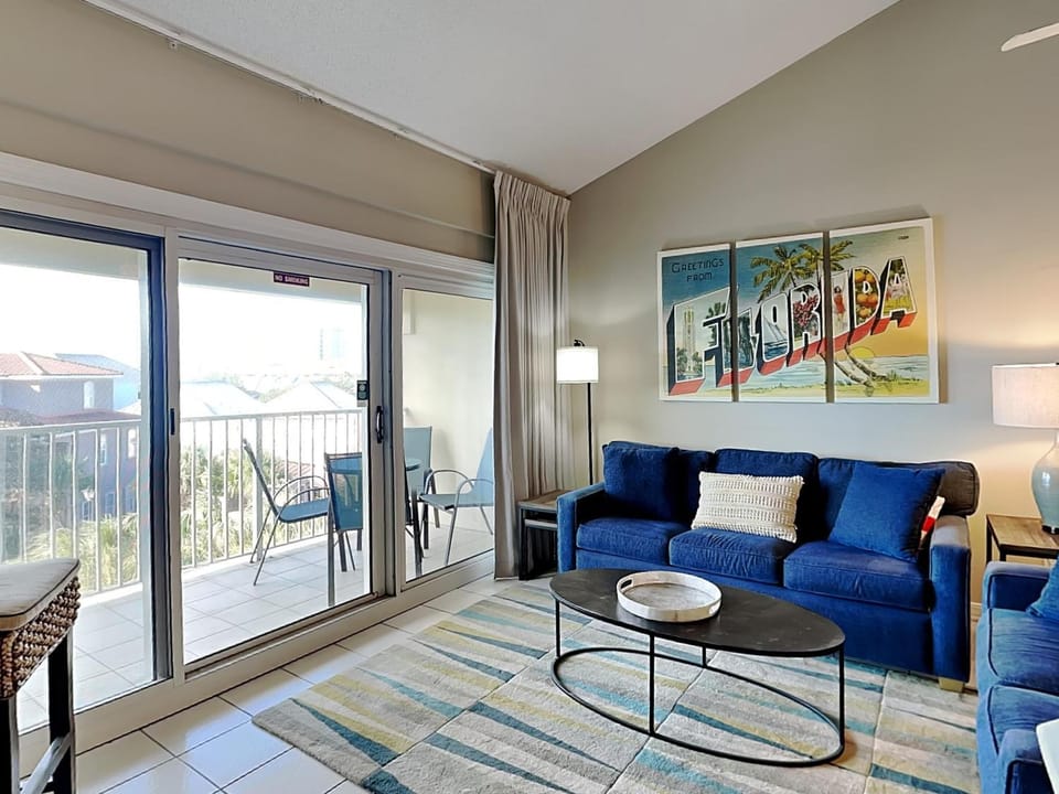 Balcony/Terrace, Living room, Seating area, furniture