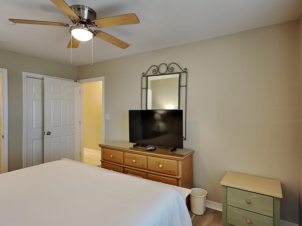 Bed, TV and multimedia, Bedroom, furniture, wardrobe