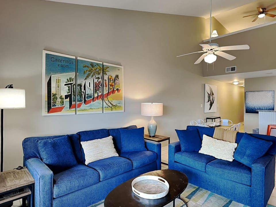 Living room, Seating area, furniture