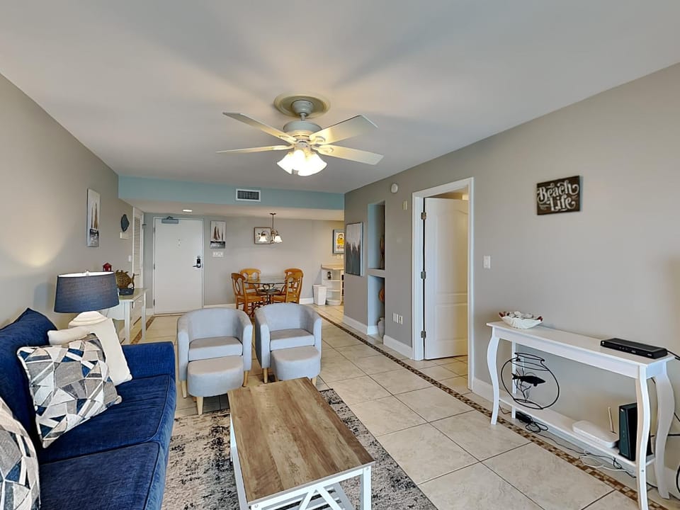 TV and multimedia, Living room, Seating area, Dining area, furniture, air conditioner