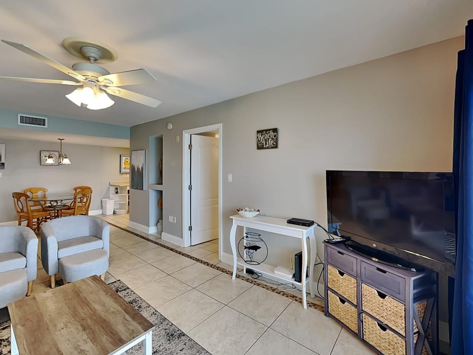 TV and multimedia, Living room, Seating area, furniture, air conditioner