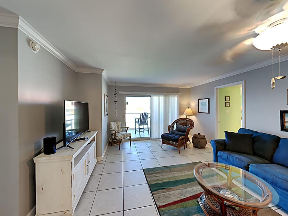 TV and multimedia, Balcony/Terrace, Living room, Seating area, furniture