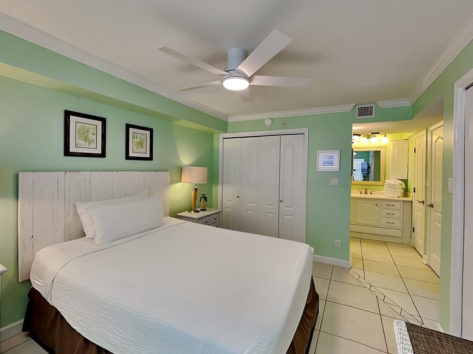 Bed, Bathroom, Bedroom, wardrobe