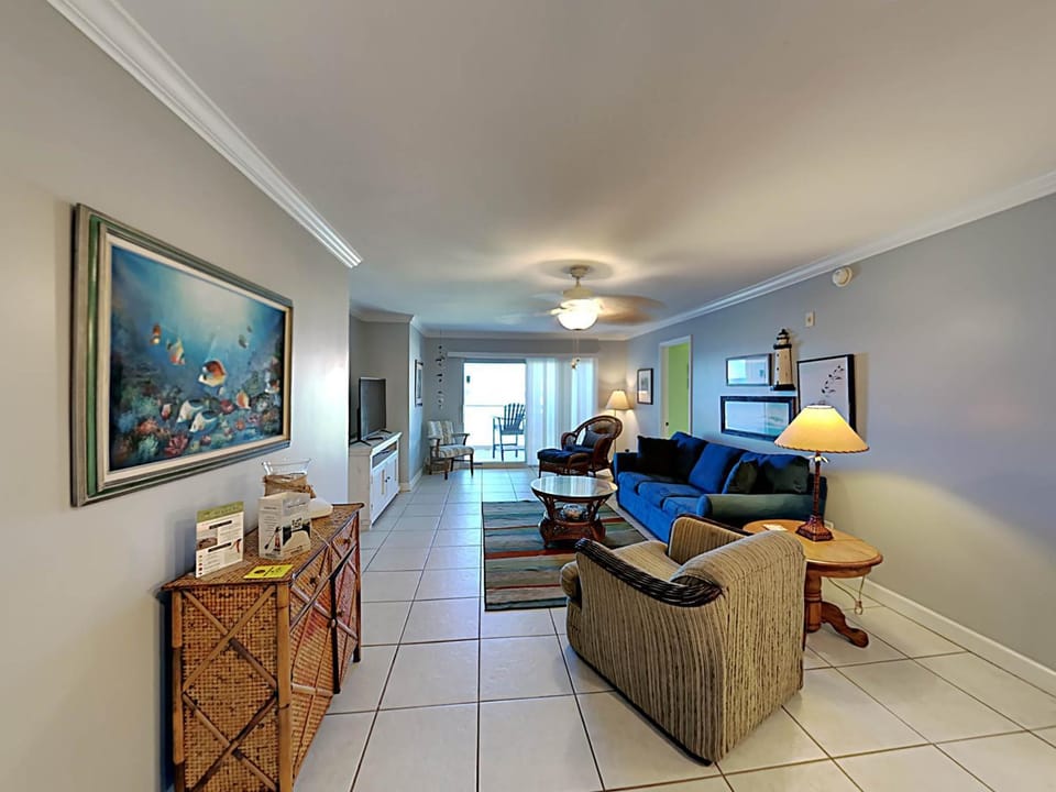 TV and multimedia, Living room, Seating area, furniture, air conditioner