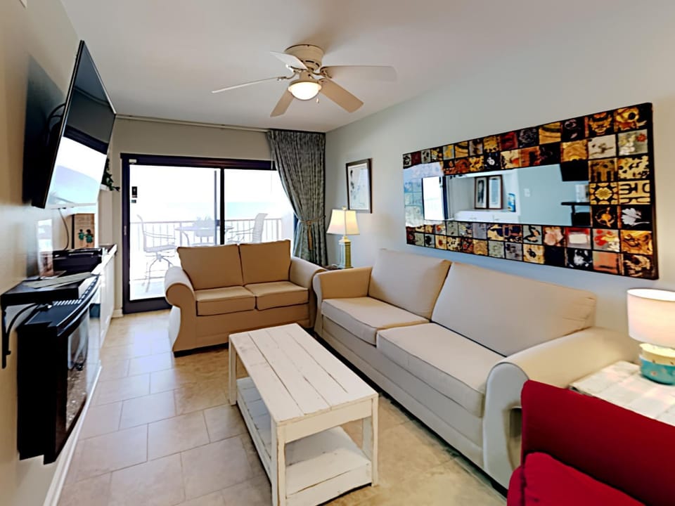 TV and multimedia, Balcony/Terrace, Living room, Seating area, furniture