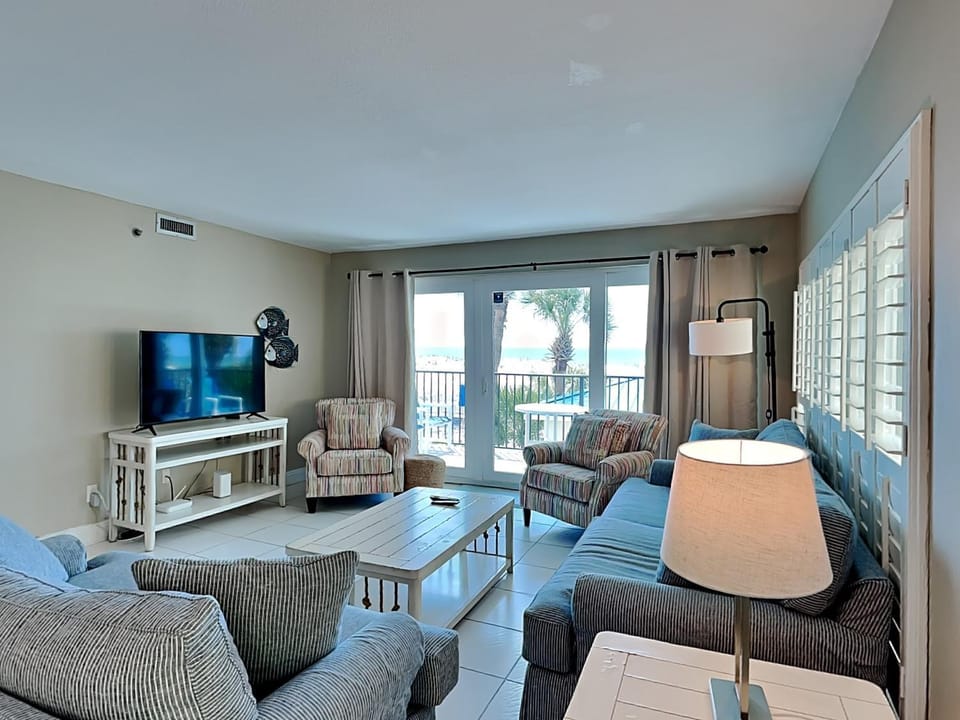 TV and multimedia, Balcony/Terrace, Living room, Seating area, Sea view, furniture, air conditioner