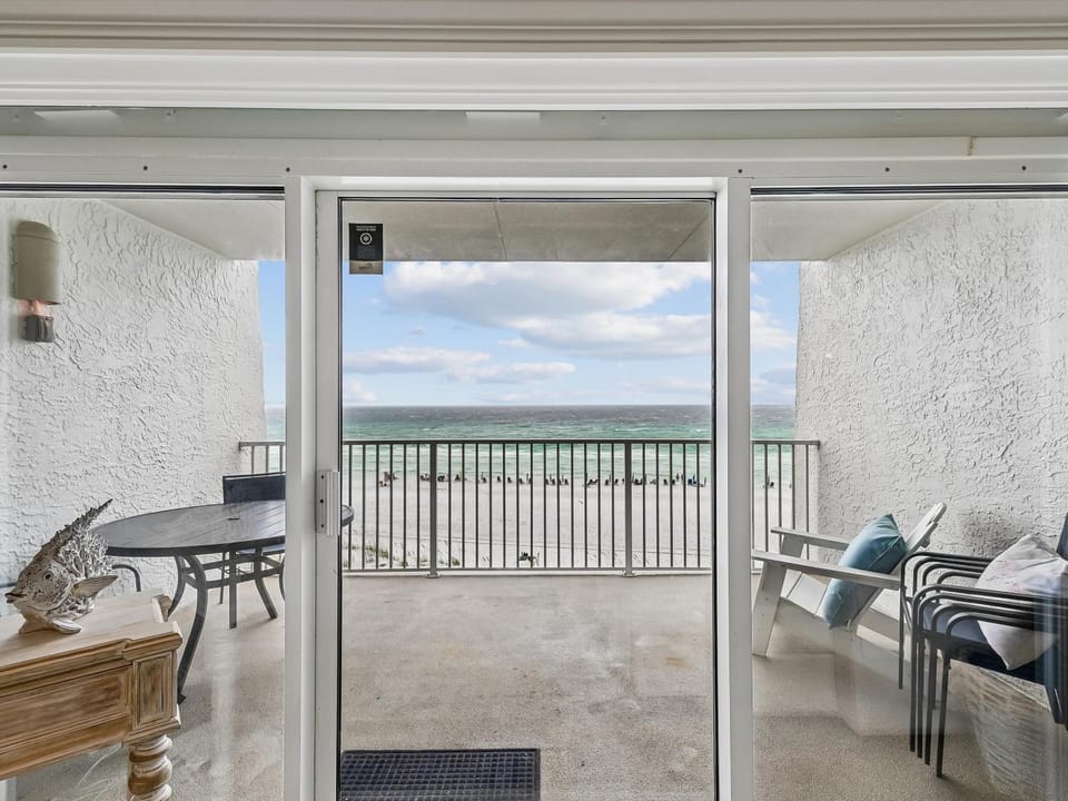 Balcony/Terrace, Living room, Seating area, Sea view, furniture