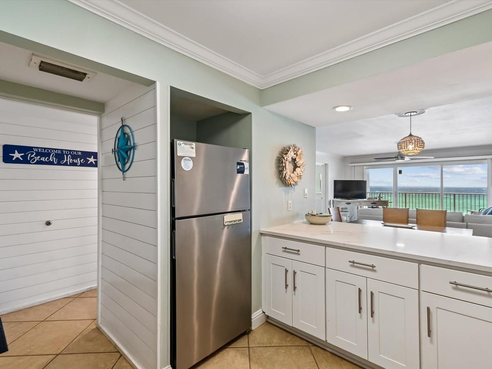 TV and multimedia, Kitchen or kitchenette, Sea view, furniture