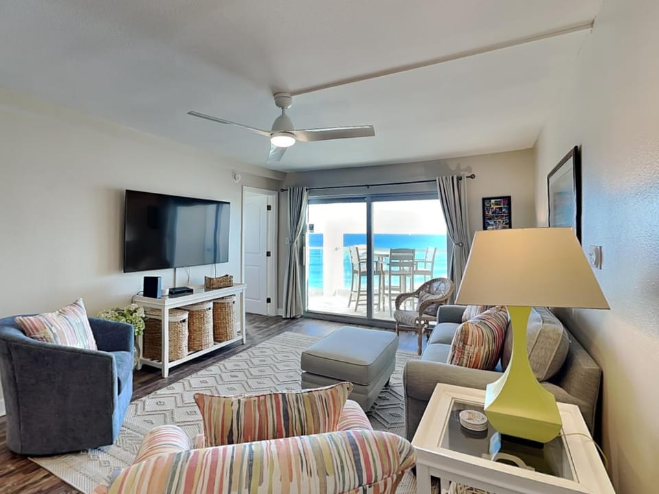 TV and multimedia, Balcony/Terrace, Living room, Seating area, Sea view, furniture