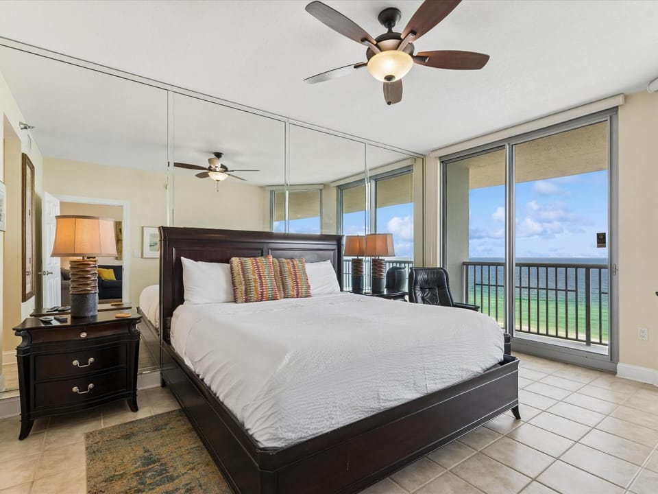 Bed, Balcony/Terrace, Bedroom, Sea view