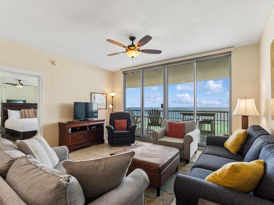 TV and multimedia, Balcony/Terrace, Living room, Seating area, Sea view, furniture