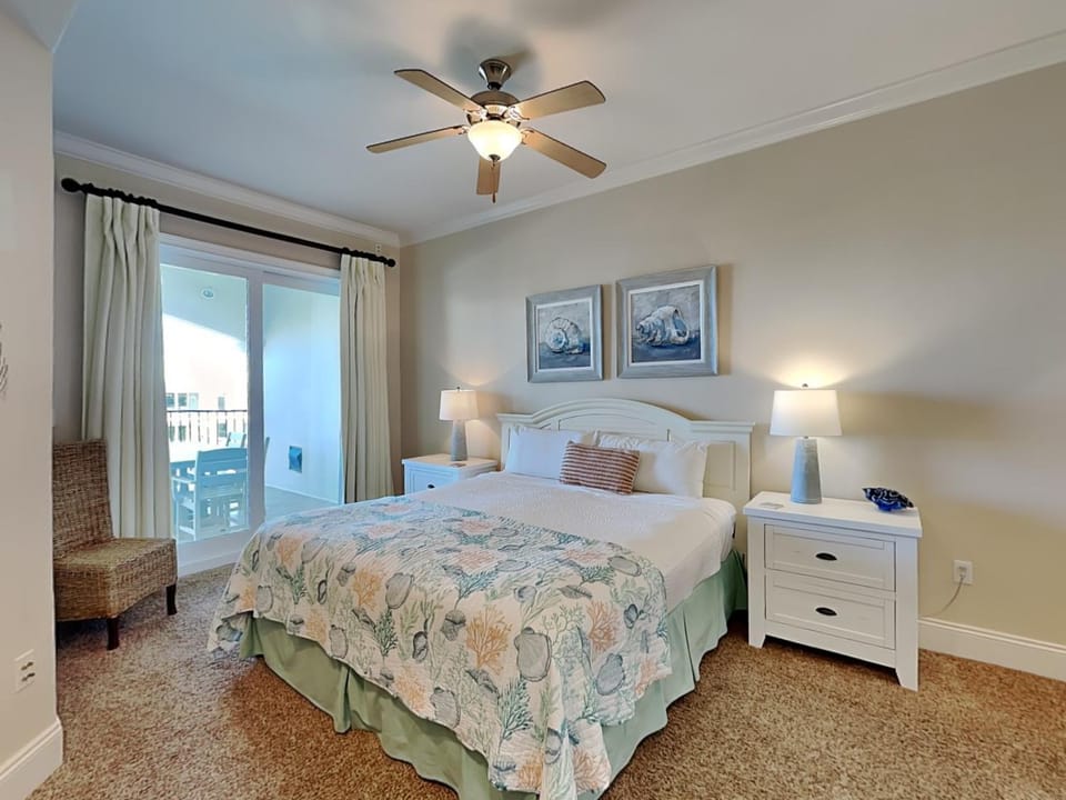Bed, Balcony/Terrace, Seating area, Bedroom, furniture