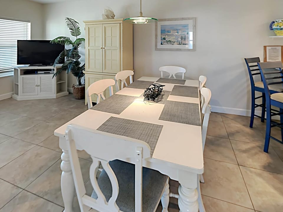 TV and multimedia, Seating area, Dining area, furniture