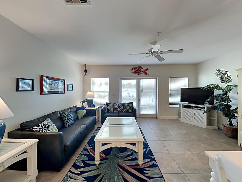 TV and multimedia, Living room, Seating area, furniture